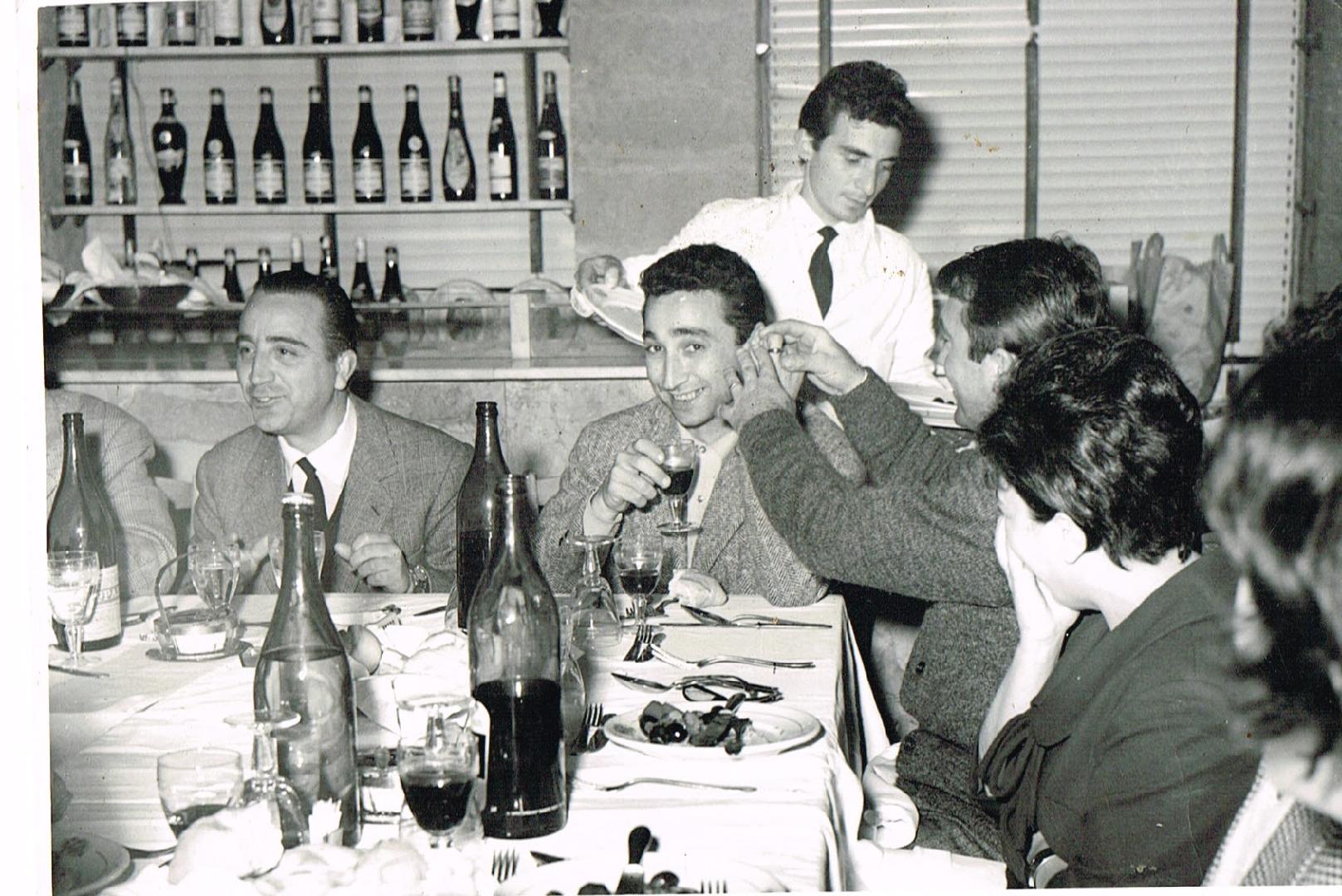 Savini Giuseppe Agrigento 1965  al ristorante con.... B